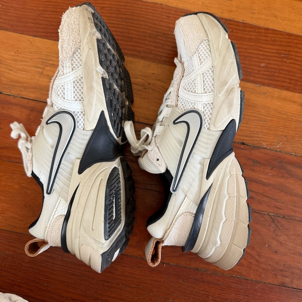 Nike Women’s V2K Run Sneaker